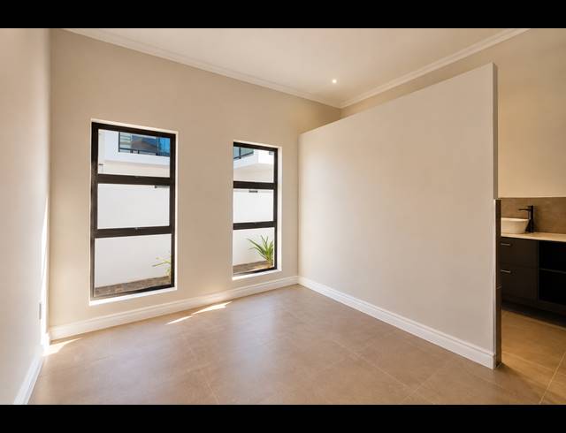 4 BEDROOM FREESTANDING FOR SALE IN SHELLEY POINT